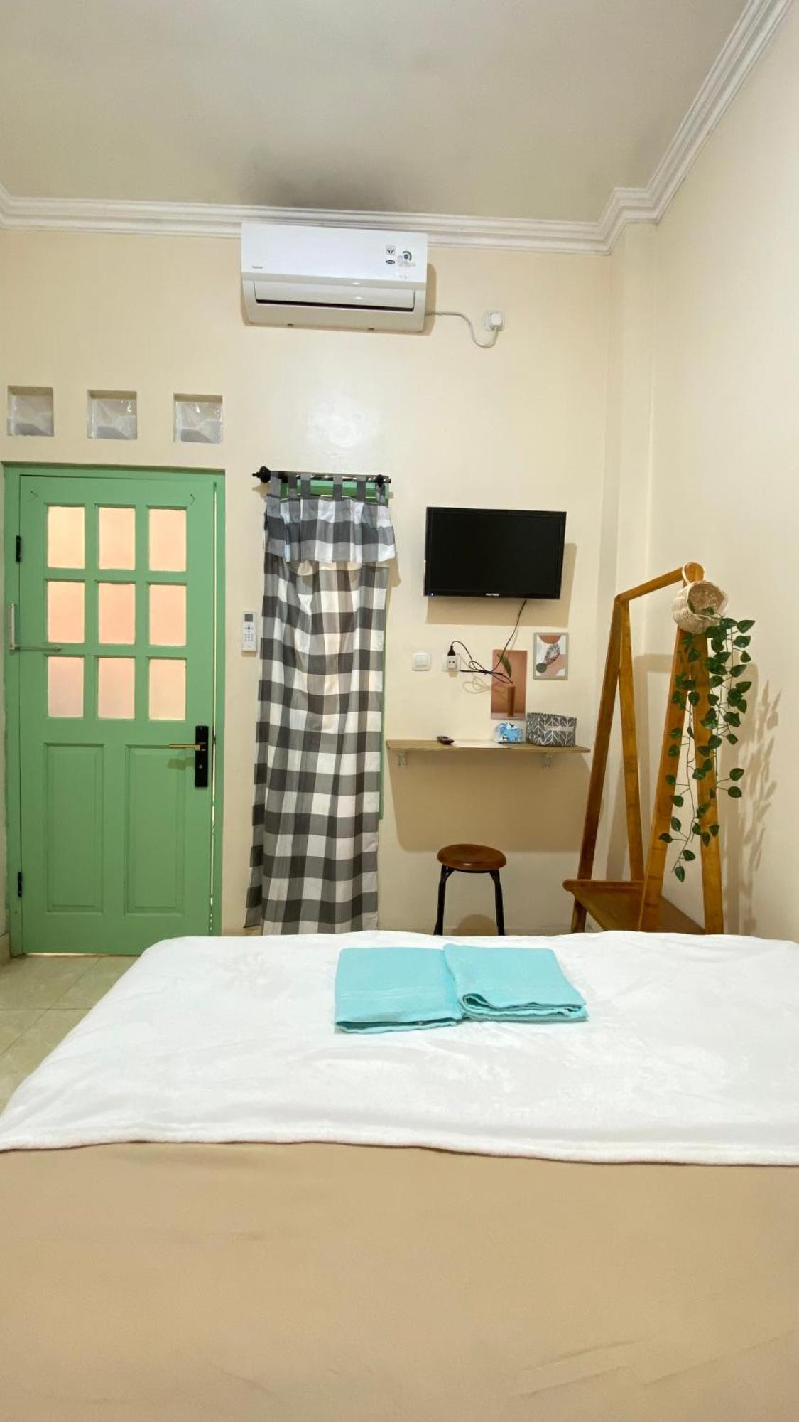 Et Malio Stay & Travel Malioboro Pusat Kota Yogyakarta Bagian luar foto
