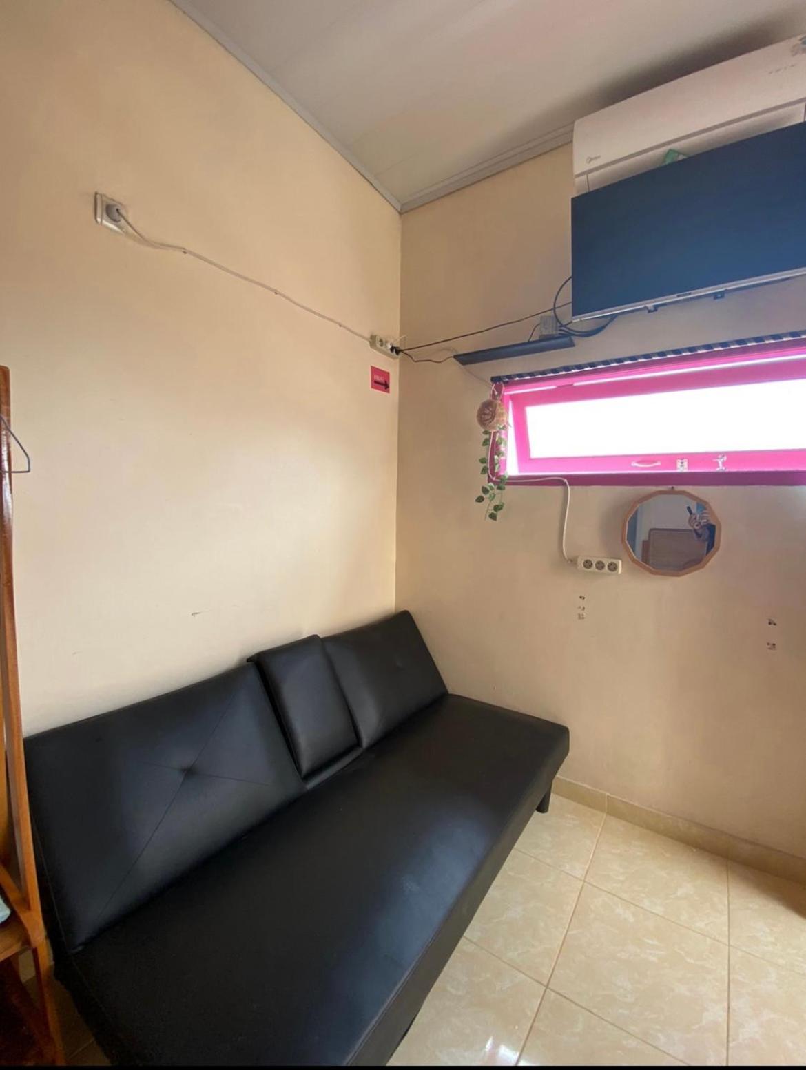 Et Malio Stay & Travel Malioboro Pusat Kota Yogyakarta Bagian luar foto